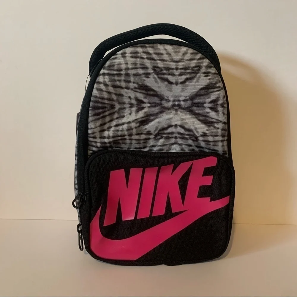NWT. NIKE Insulated Lunch Bag